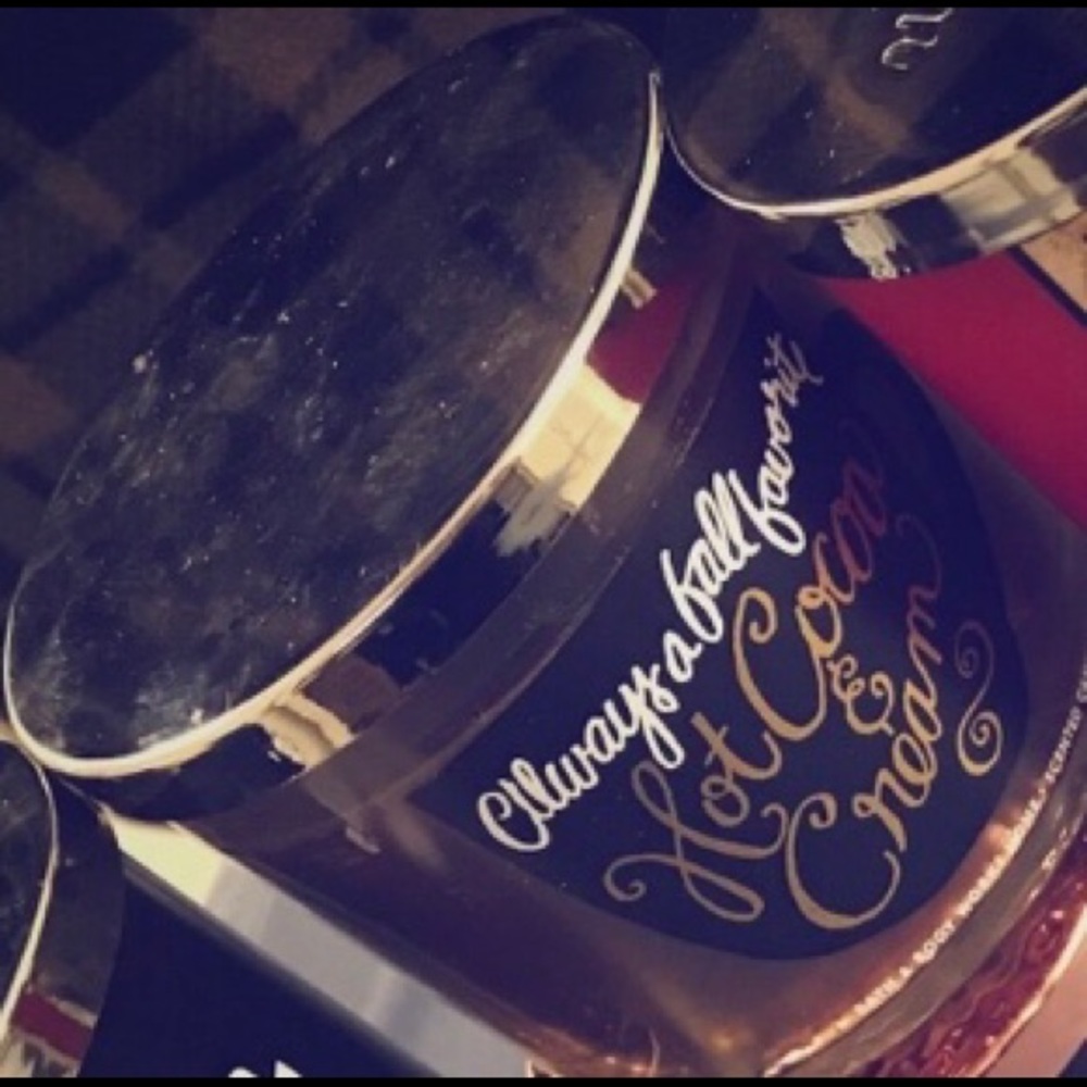 Bath Body Works Candles Set of 2.🐰